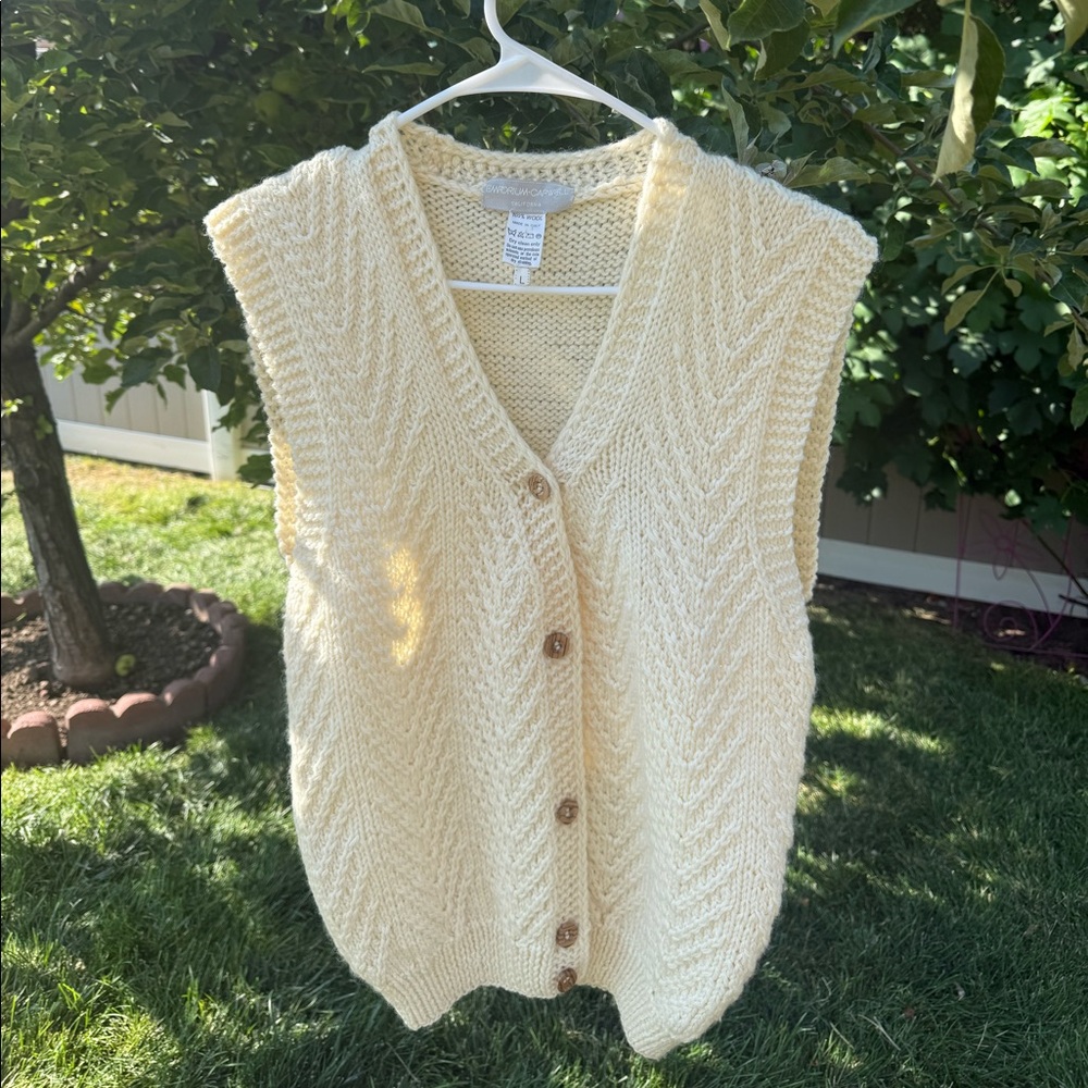 Emporium capwell 100% wool vest